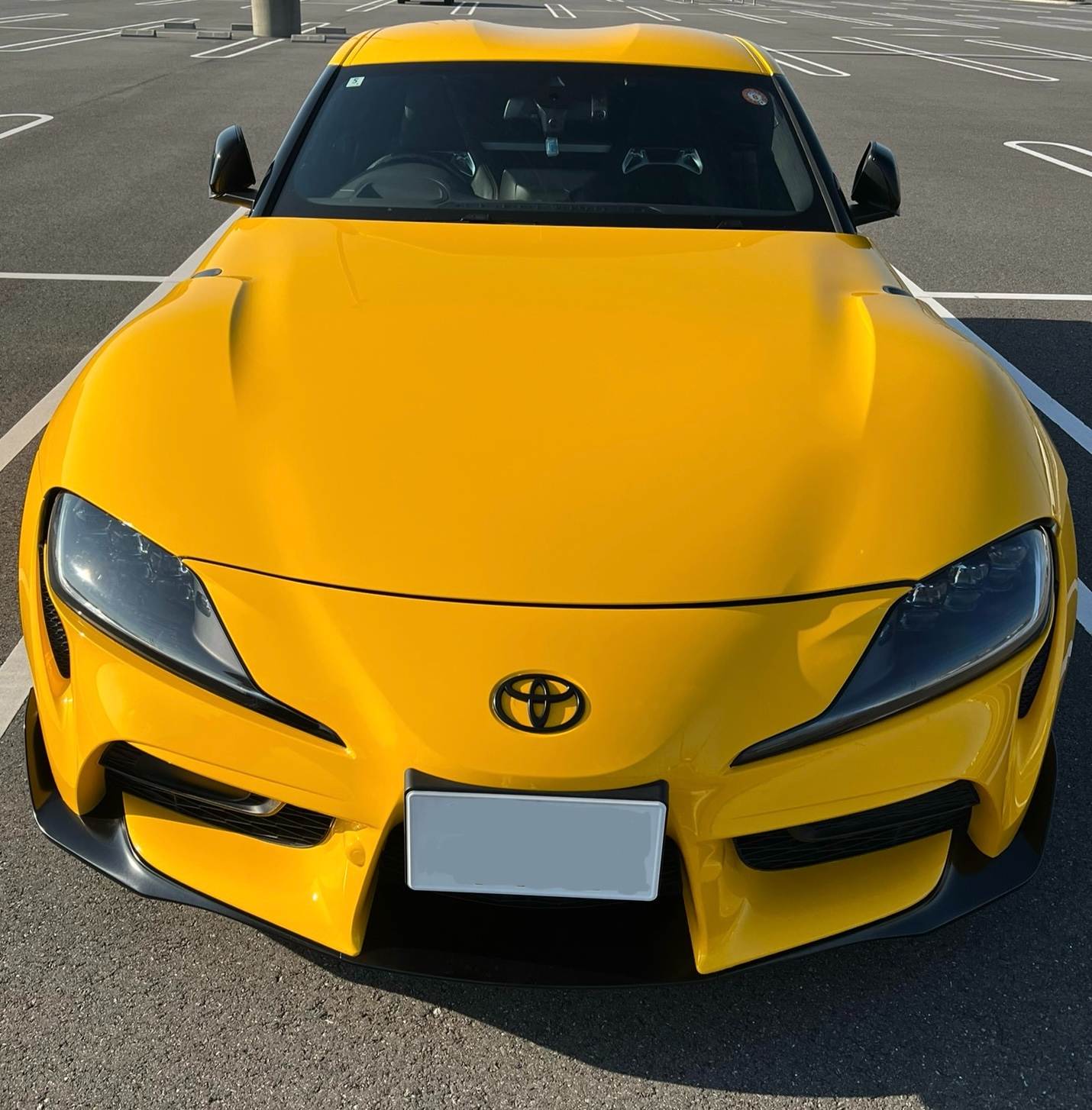 Toyota GR Supra ライトニングイエロー カーラッピング 完成 正面 近景